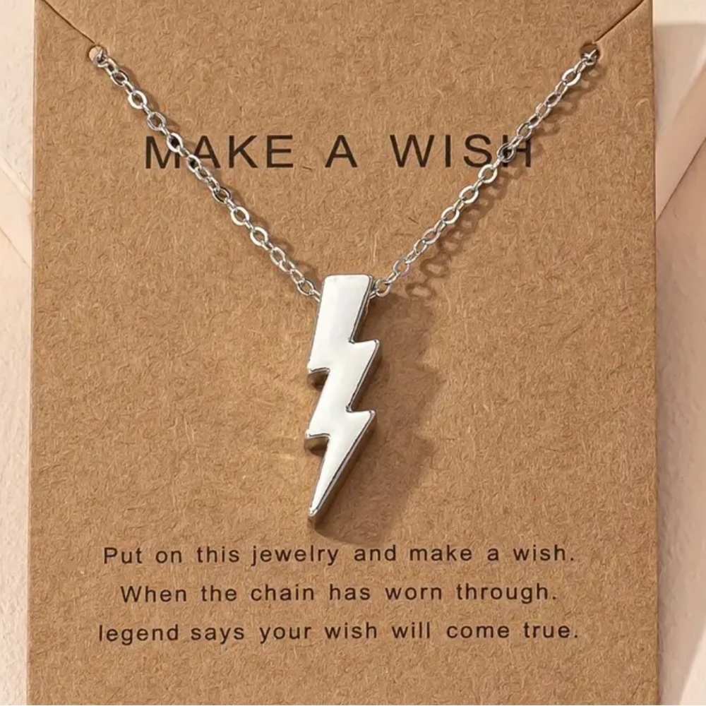 NWT  Necklace